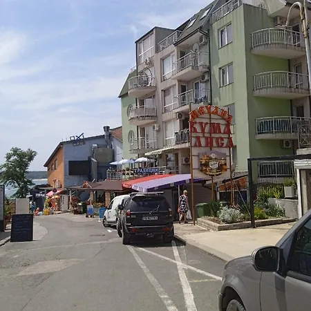 8 8 アパート プリモルスコ